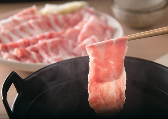 【毎月29日は肉の日】「鹿児島県黒豚　しゃぶしゃぶ用」を３人に