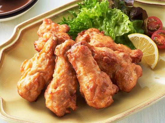 【毎月29日は肉の日】やみつきの美味しさ「みつせ鶏ウイングパンチ」を５人に